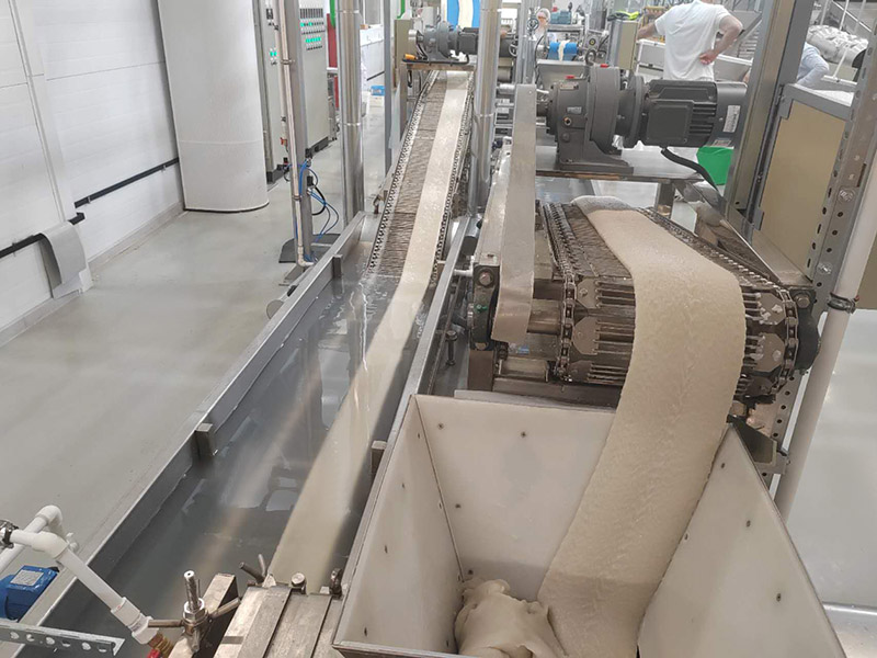 Линия по производству жареных рисовых крекеров «Сяо Сяо Су»